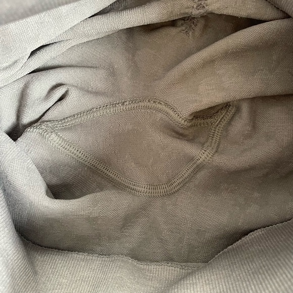 Gymshark Gray Adapt Butterfly Seamless Sports Bra and Leggings Set - Picture 6 of 7